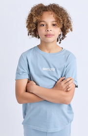 PODIUM TEE BOYS (SIZE 8-14)