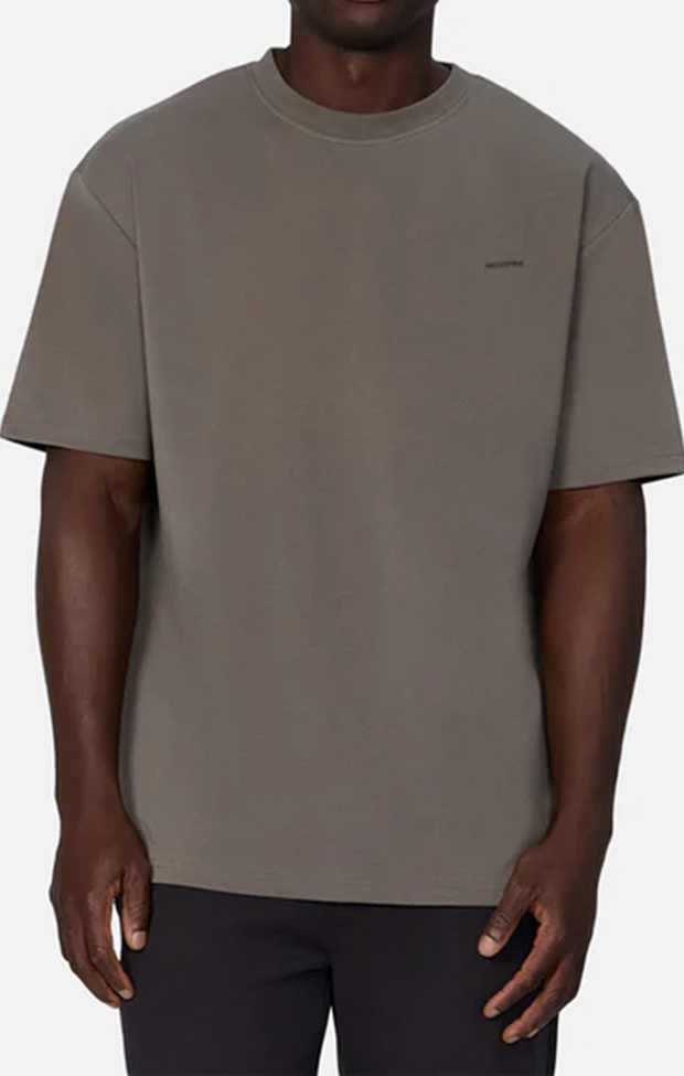 THE NEWPORT TEE