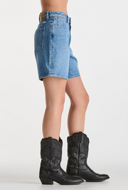 MID STEVIE SHORT TUPELO BLUE