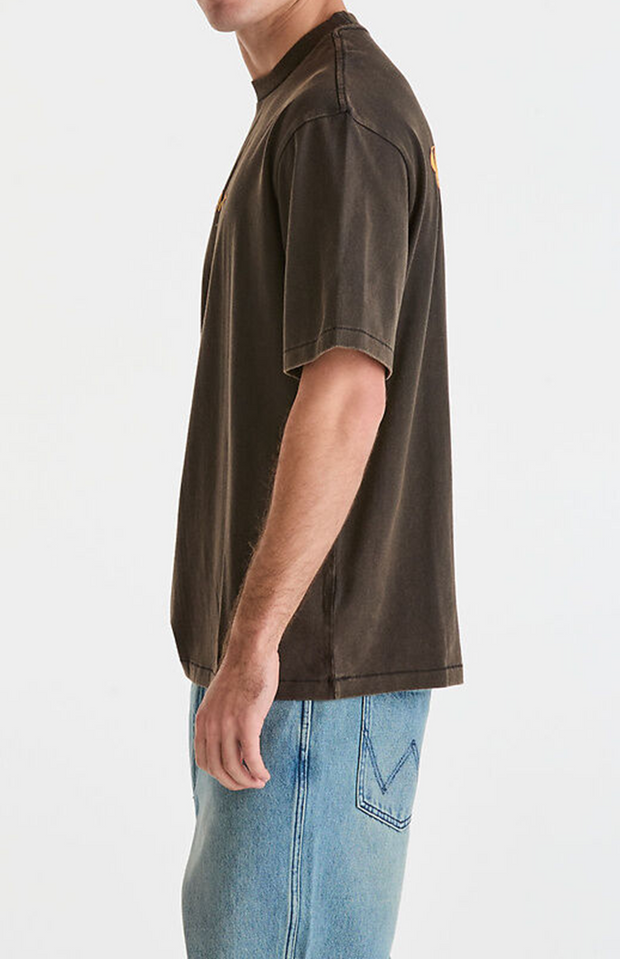 NORTH ELM SLACKER TEE