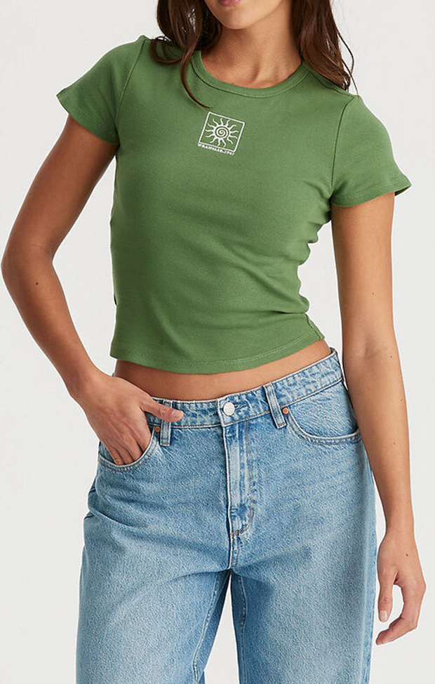 SUN SPIRAL STAPLE RIB TEE ELM GREEN